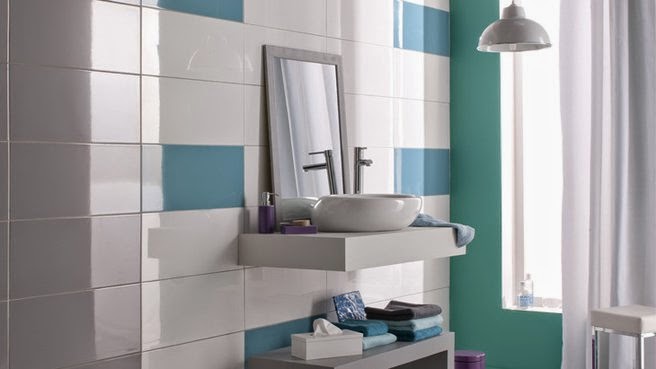 bathroom tile designs - white with a touch of blue